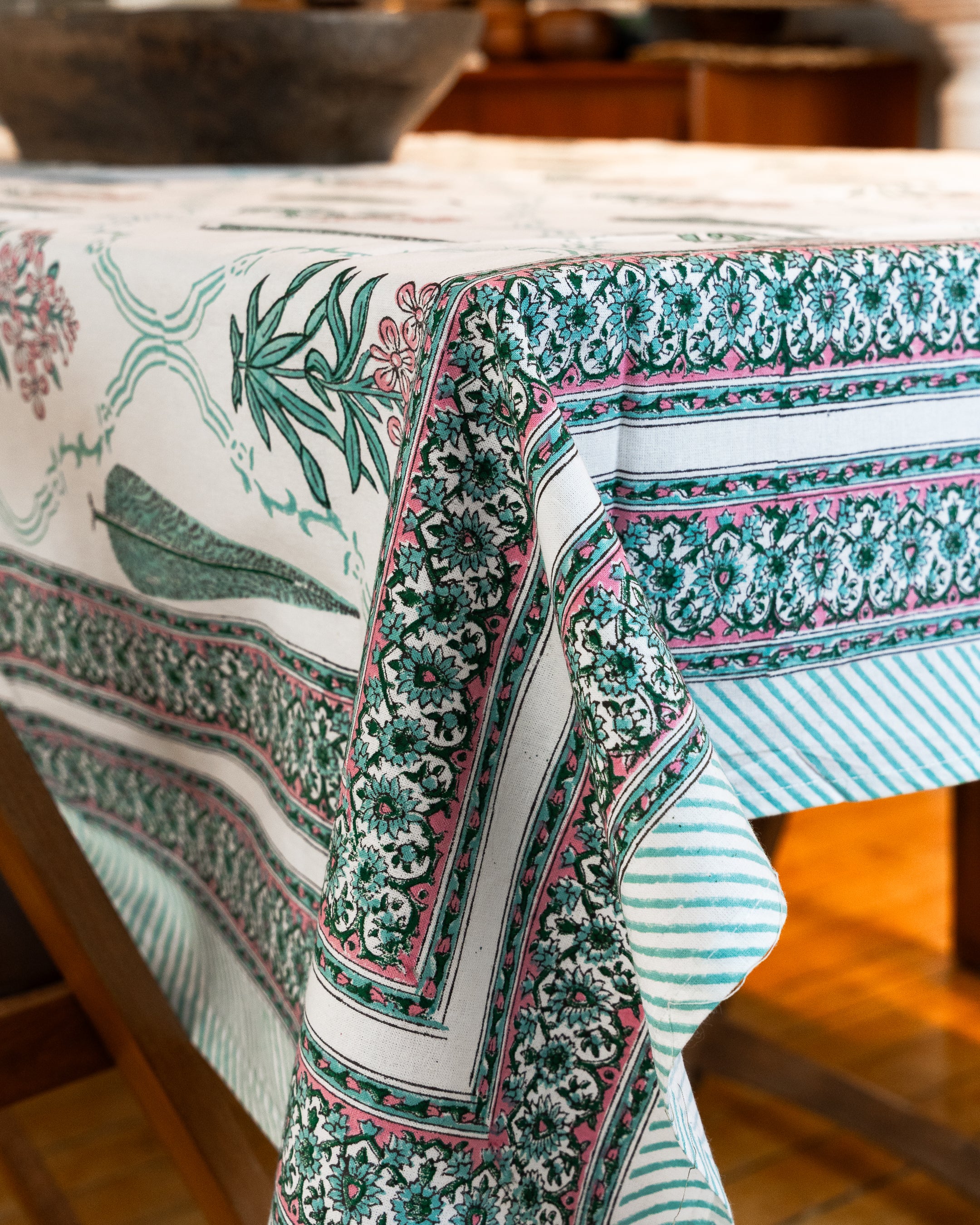 Palace Courtyard Table Cloth