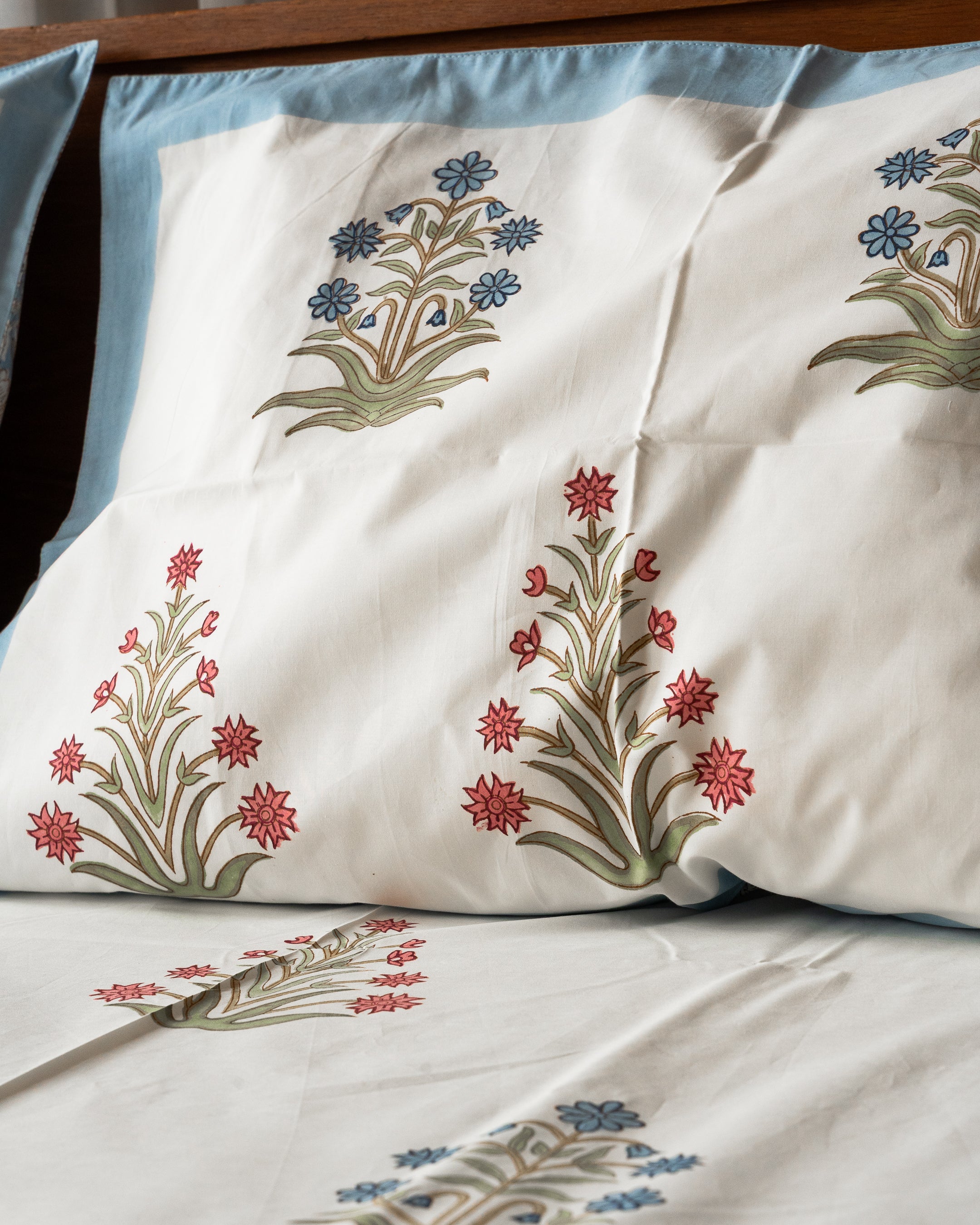 Ivory Indigo – King Bedsheet