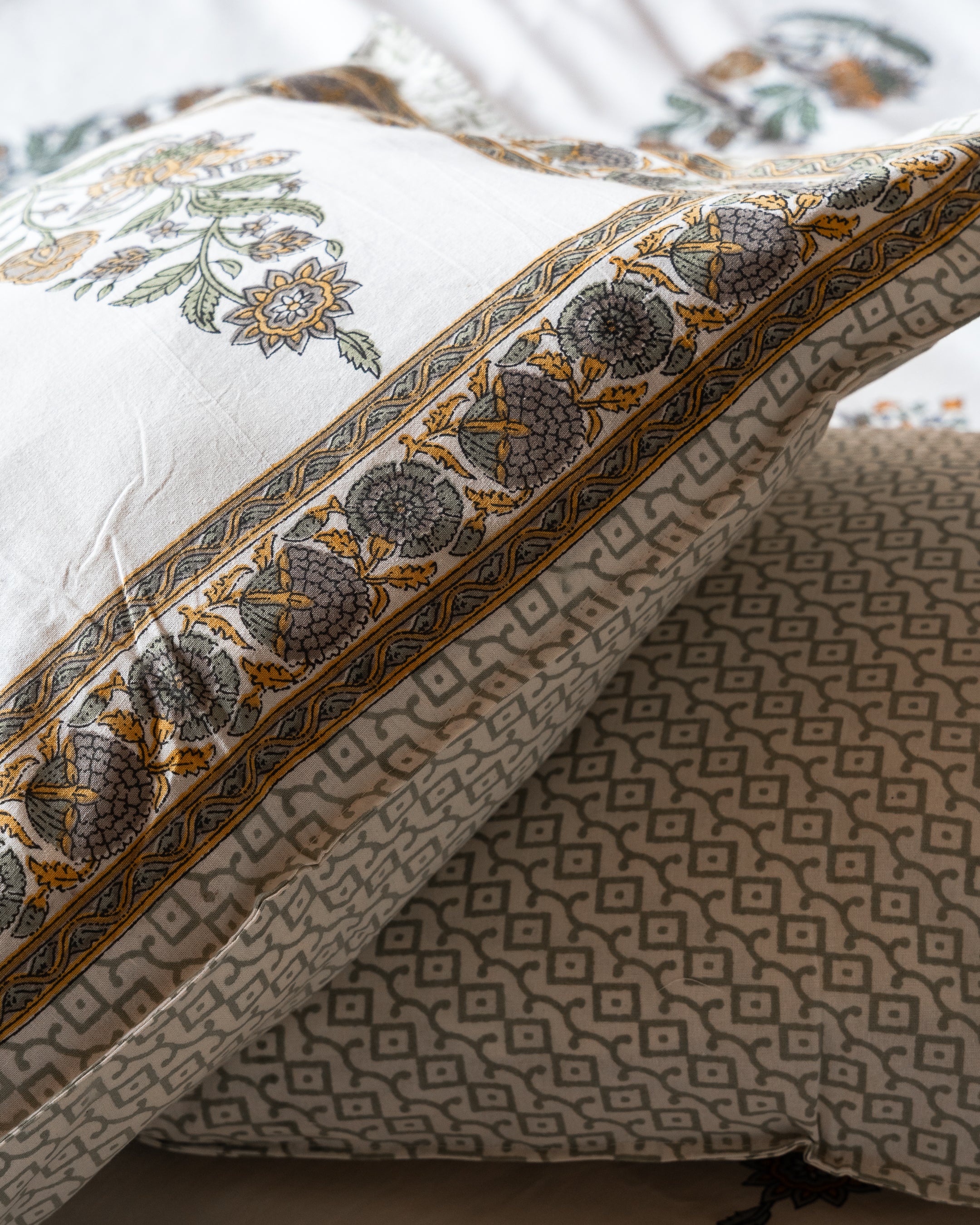 Sunehri – Queen Bedsheet